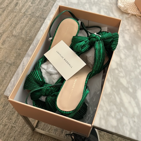 Loeffler Randall in Emerald! New in Box size 11.5, fits like a size 11 IMO - Picture 4 of 5
